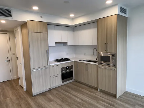 9675 King George Blvd #310, Surrey, BC V3T 0T7