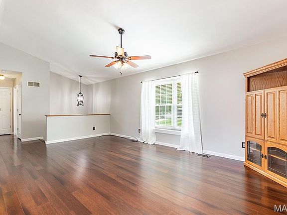 4th image of 679 Ballantrae Dr