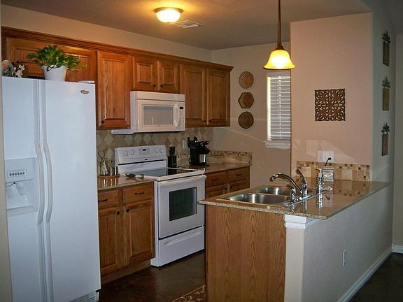 4th image of 2513 SW E Ave APT A