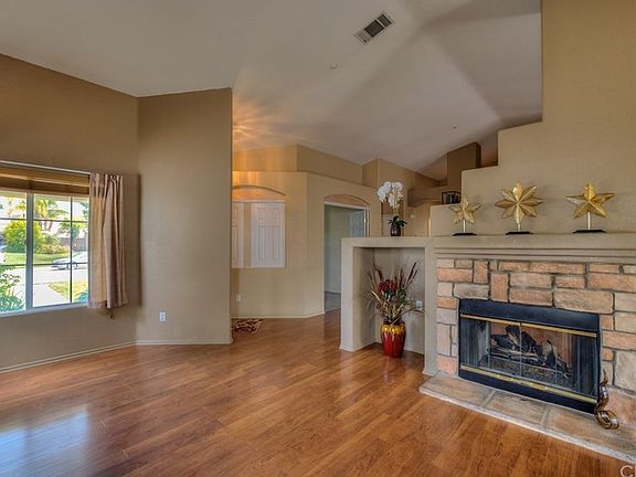 5th image of 15397 Caroline St