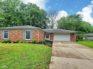 2741 Fairlawn Dr, Columbus, IN 47203
