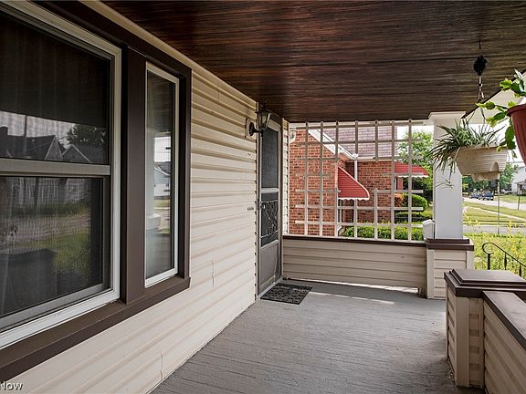 3rd image of 9817 Robinson Ave