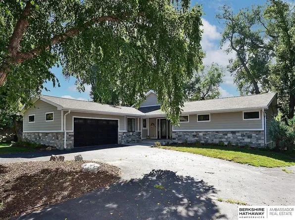 621 Riverside Dr, Waterloo, NE 68069