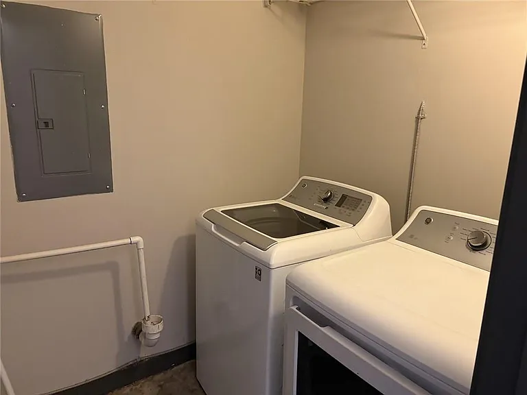 620 Glen Iris Dr NE #207 — Photo 15