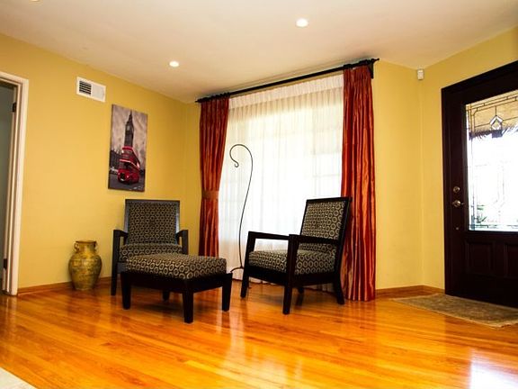 Sitting Area & Entrance