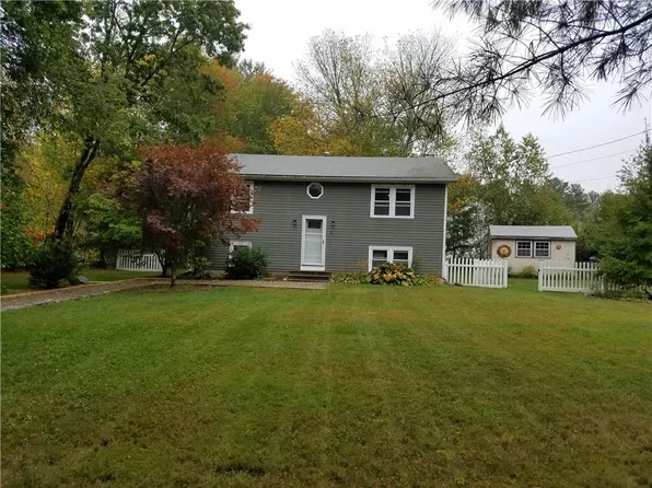 76 Niantic Trl, West Greenwich, RI 02817