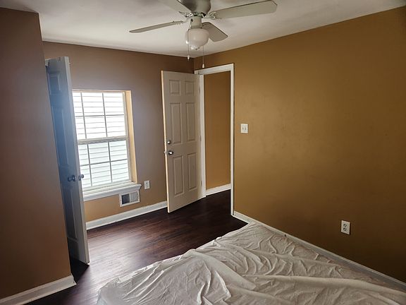 5th image of 400 E 26th St