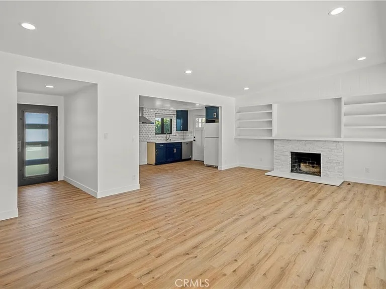 9519 La Reina Ave — Photo 8