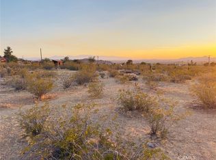 2 Old Mine Rd, Apple Valley, CA 92307