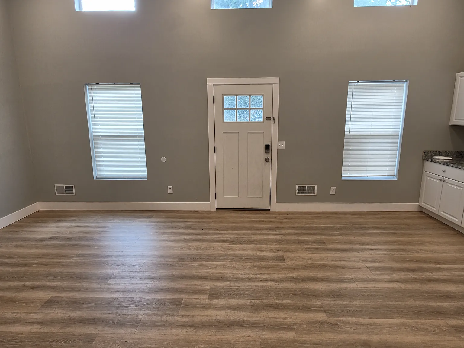 2 bed, 750 sqft, $900 — Photo 2
