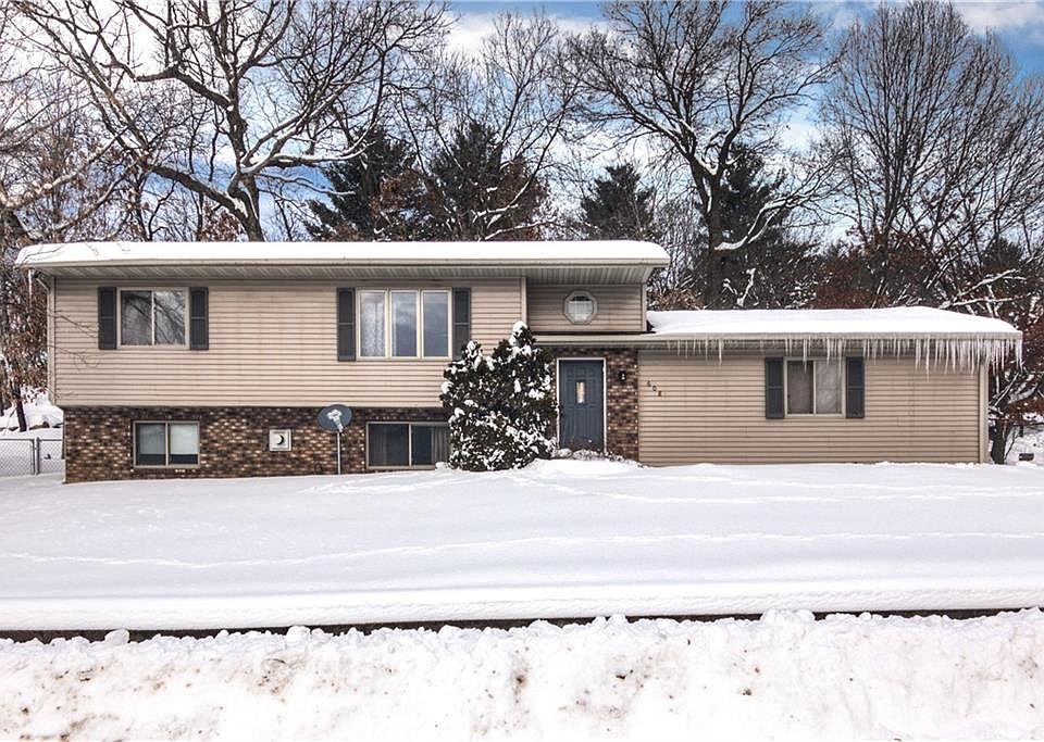 1st image of 608 Hewitt St