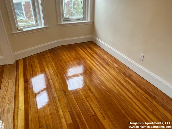 6 Barrows St #12, Allston, MA 02134