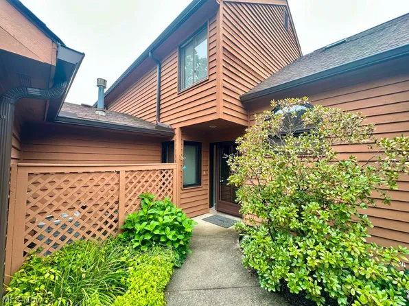 7468 Millrace Ln, Northfield, OH 44067