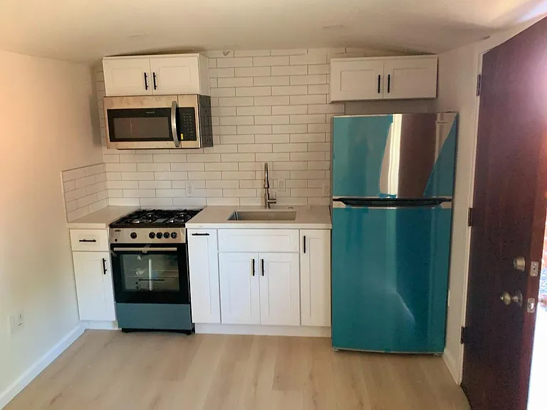 206 E Valencia Dr #B — Photo 2