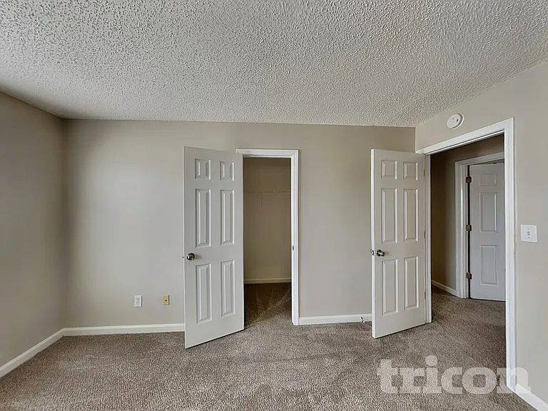 1055 Maria Dr — Photo 13