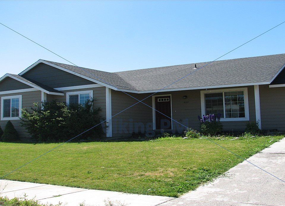 1st image of 422 NE Black Bear St