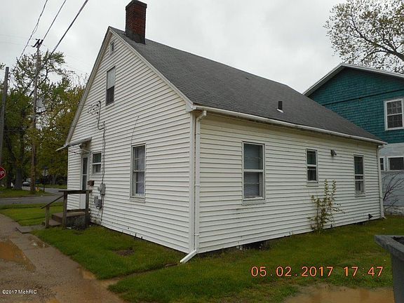 2nd image of 1226 Lake St