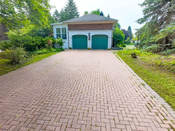 284 Murray Dr, Aurora, ON L4G 6B1