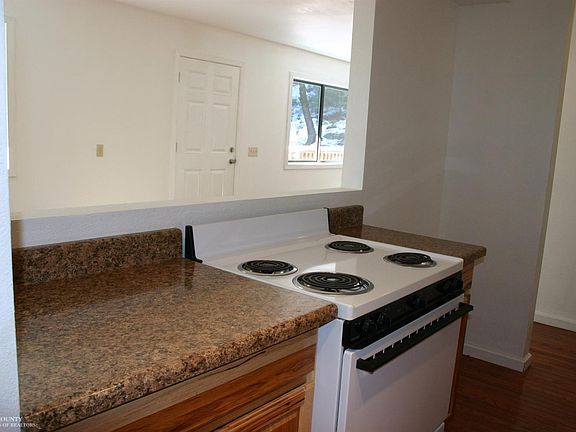 5th image of 255 Butte Aly