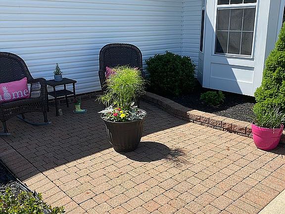 2nd image of 185 Canterbury Ct