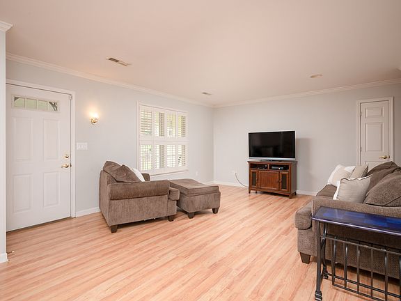 2nd image of 166 Rosewood Dr NE