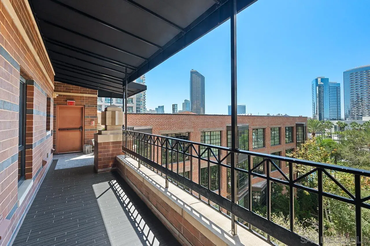 CityFront Terrace — Photo 3
