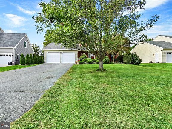 3rd image of 428 Heritage Dr