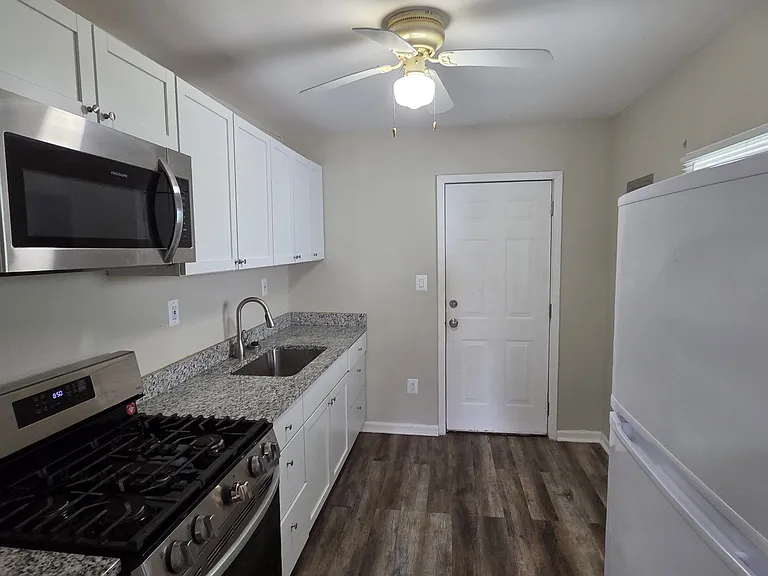 11289 Chalmers Ave — Photo 15