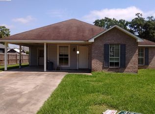 1216 E Grace St, Gonzales, LA 70737