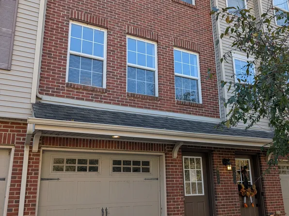 1618 Red Hickory Ct, Howell, MI 48855