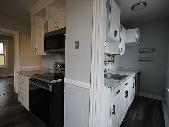 5th image of 12 Scrimgeour Rd #1
