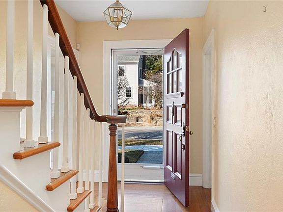 5th image of 41 Stadium Rd