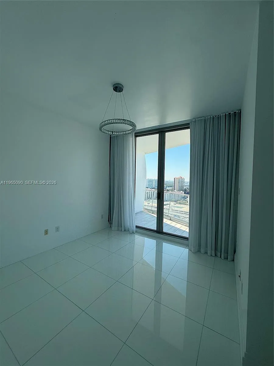 Building Photo - 16901 Collins Ave #1905