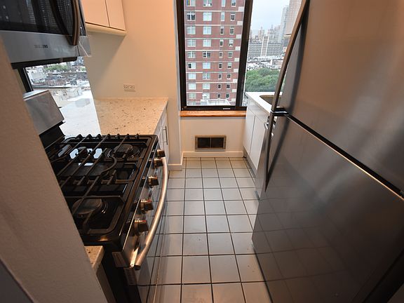 5th image of 300 E 93rd St APT 18F