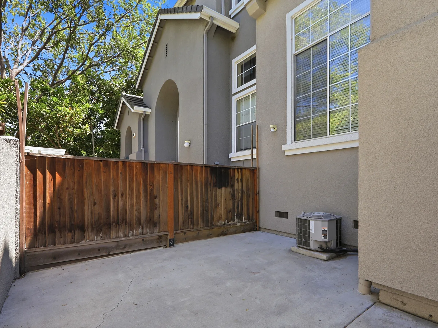 3 bed, 2.5 bath, 1400 sqft, $4,695 — Photo 2
