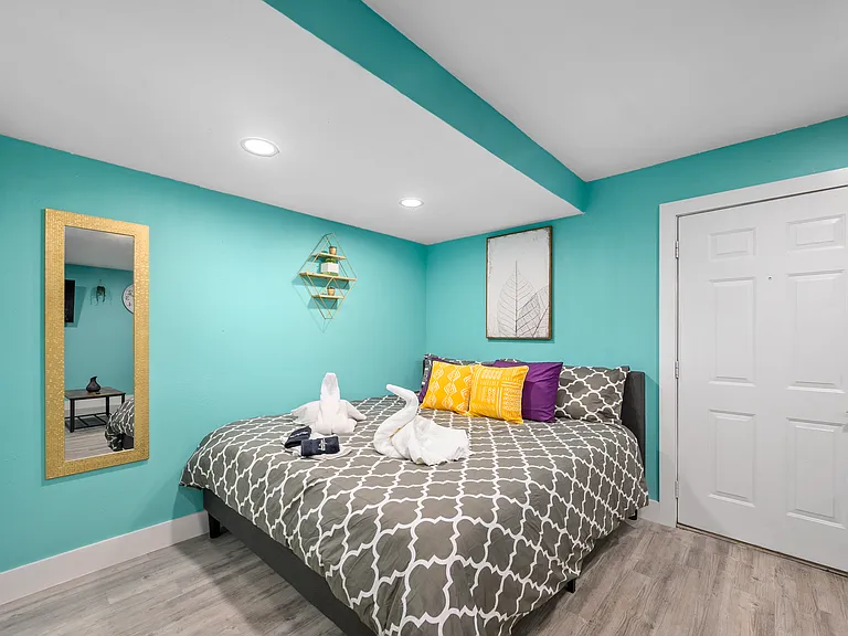 1118 Banks St #9 — Photo 8