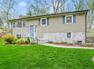 20 Valley View Rd, Norwalk, CT 06851