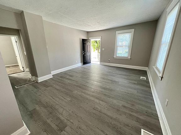 2nd image of 500 Wentworth Ave