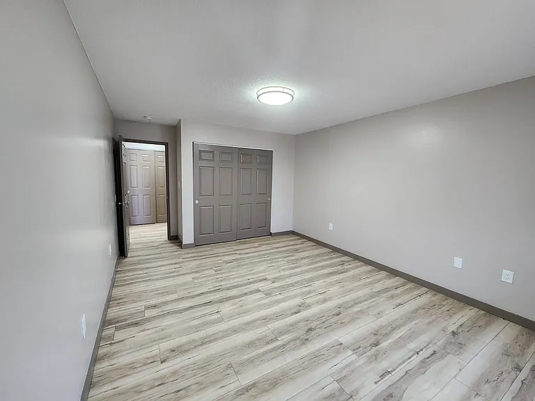 352 Schraffts Dr — Photo 5