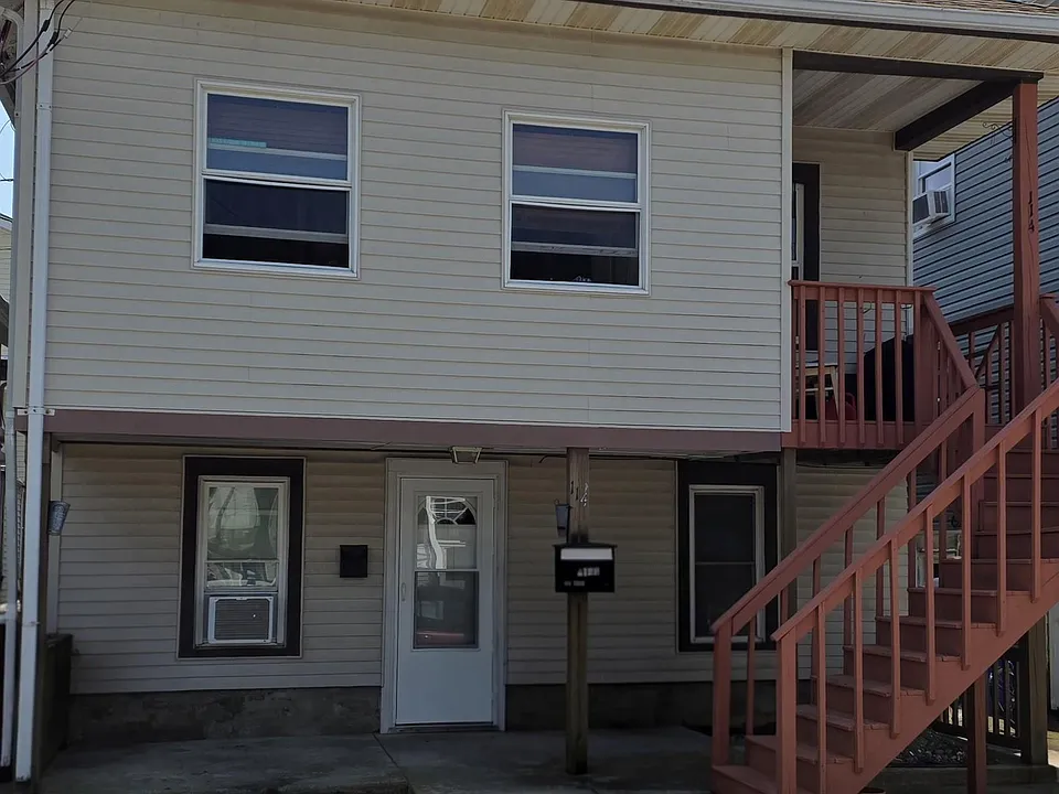 114 N Harvard Ave #1