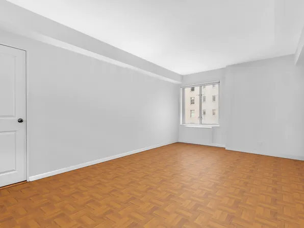 200 East 57th Street 7E image 3 of 6