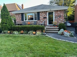 100 Northumberland Gate, Lynbrook, NY 11563