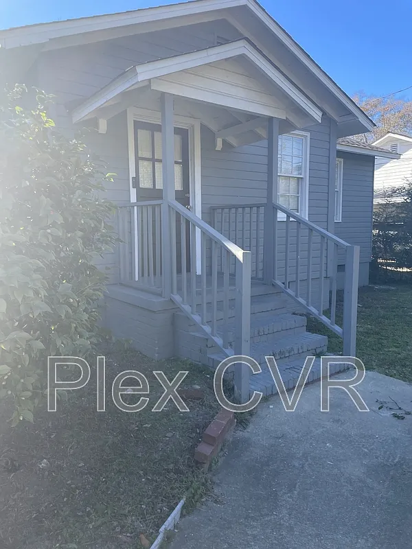 3 bed, 1.0 bath, 1056 sqft, $1,200 — Photo 1