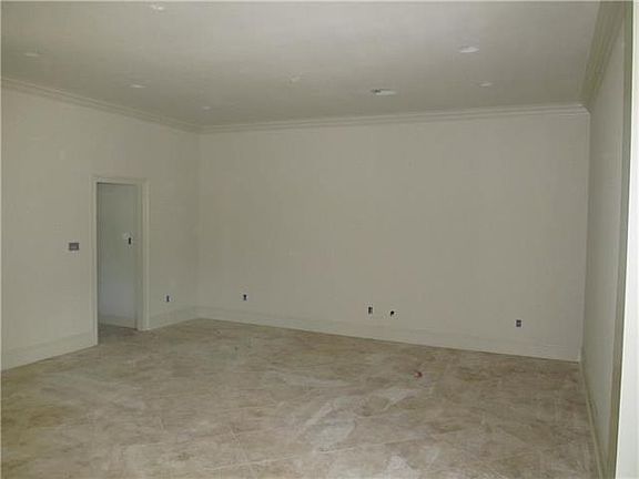 5th image of 1421 Robert E Lee Blvd