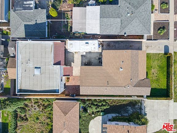 4th image of 18421 Regina Ave