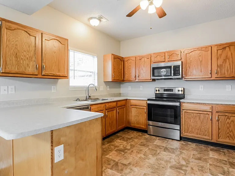 4650 Whitview Ln — Photo 8