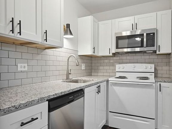 5th image of 2940 Wellington Ave #2