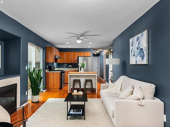 4th image of 975 SW Junction Pl
