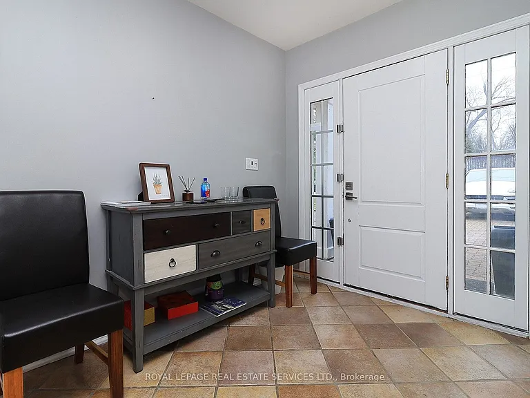 222 Alscot Cres — Photo 13