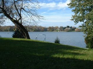 6402 Lakewood Dr, Cary, IL 60013